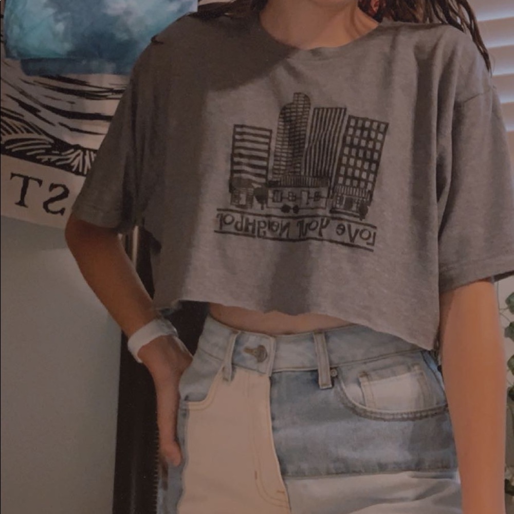 Super cute cropped tee shirt